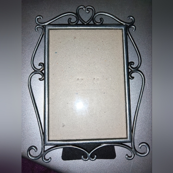 Heart shaped pewter picture frame - Picture 1 of 6